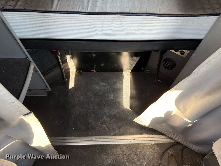 image for item FC3450 2012 Volvo VNL semi truck