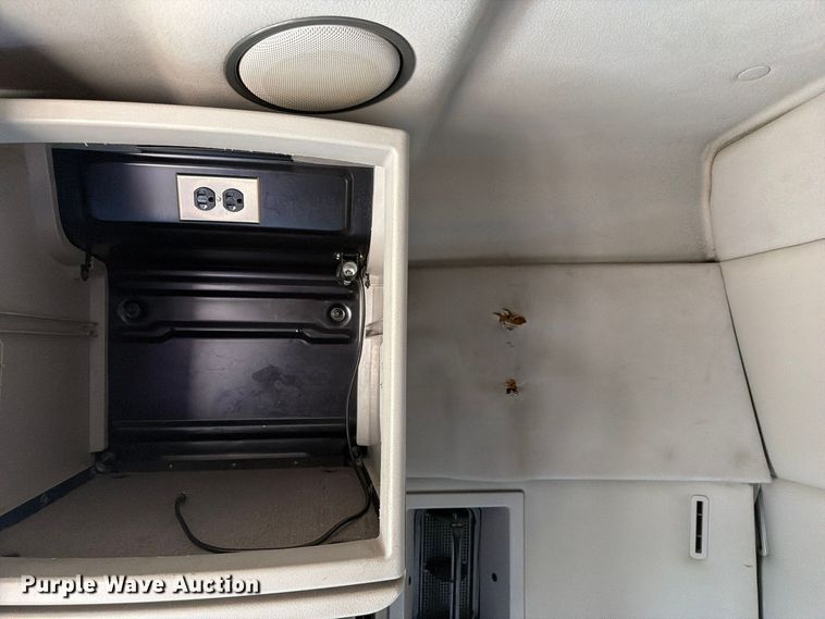 image for item FC3450 2012 Volvo VNL semi truck