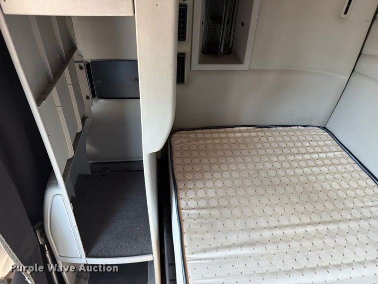 image for item FC3450 2012 Volvo VNL semi truck
