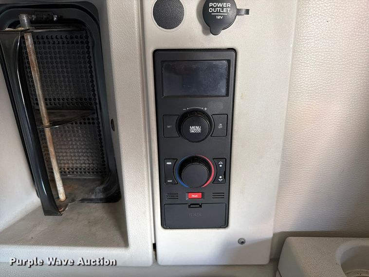 image for item FC3450 2012 Volvo VNL semi truck