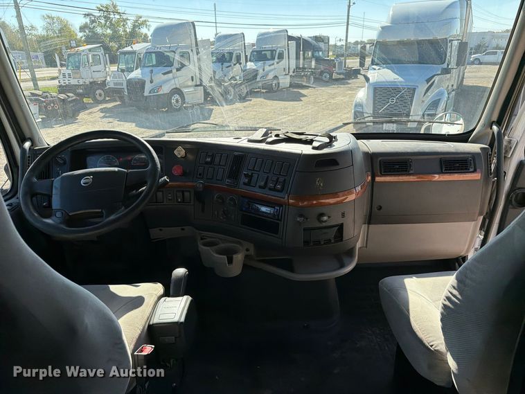 image for item FC3450 2012 Volvo VNL semi truck