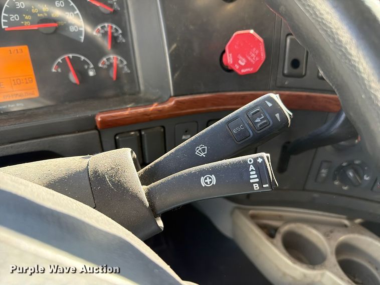 image for item FC3450 2012 Volvo VNL semi truck