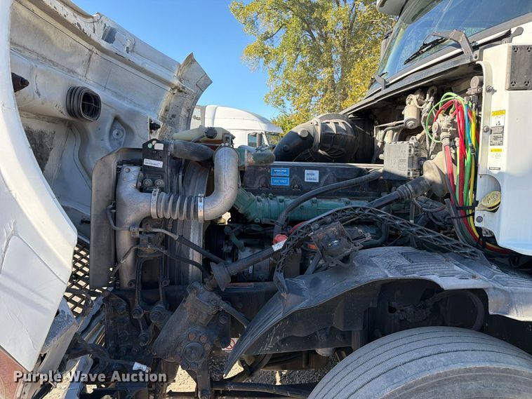 image for item FC3450 2012 Volvo VNL semi truck