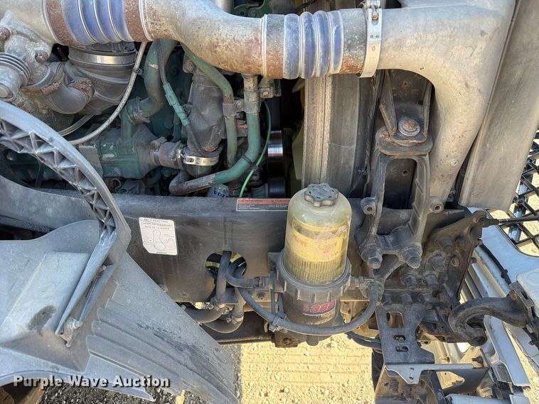 image for item FC3450 2012 Volvo VNL semi truck