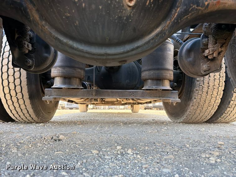 image for item FC3450 2012 Volvo VNL semi truck