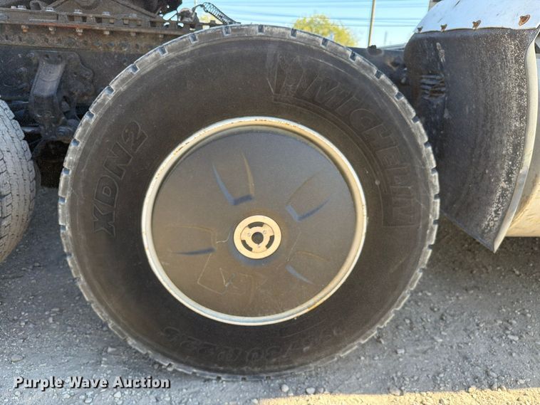 image for item FC3450 2012 Volvo VNL semi truck