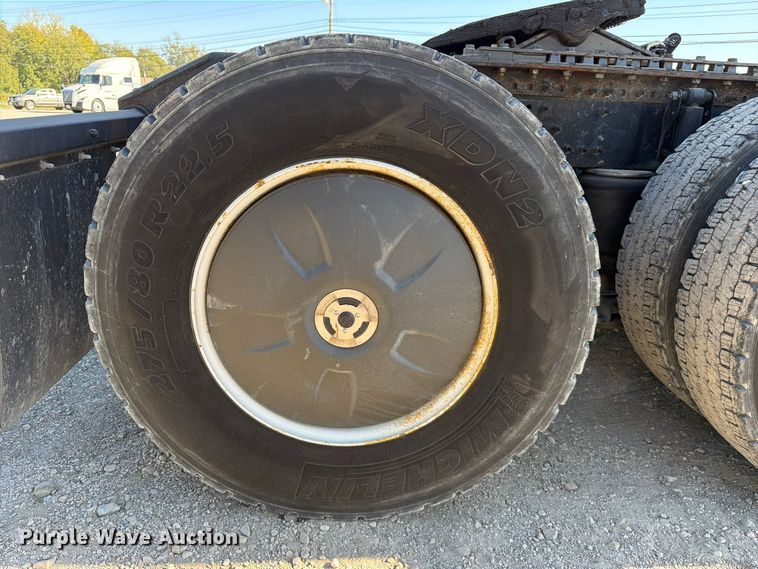 image for item FC3450 2012 Volvo VNL semi truck