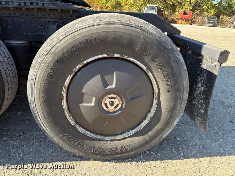 image for item FC3450 2012 Volvo VNL semi truck