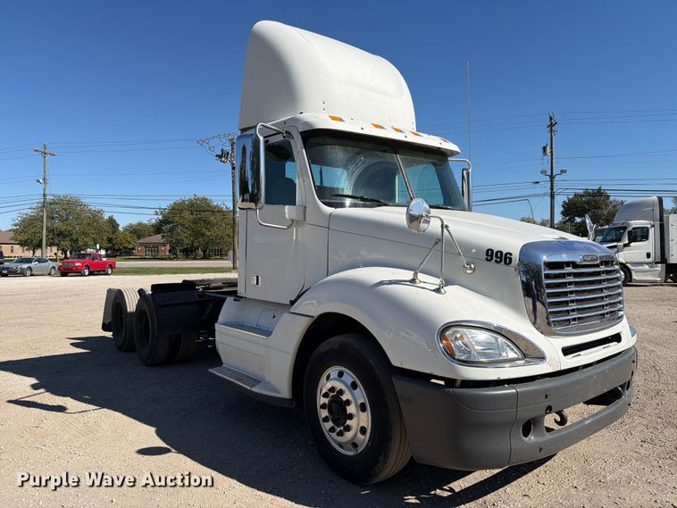 image for item FC3451 2014 Freightliner Columbia semi truck