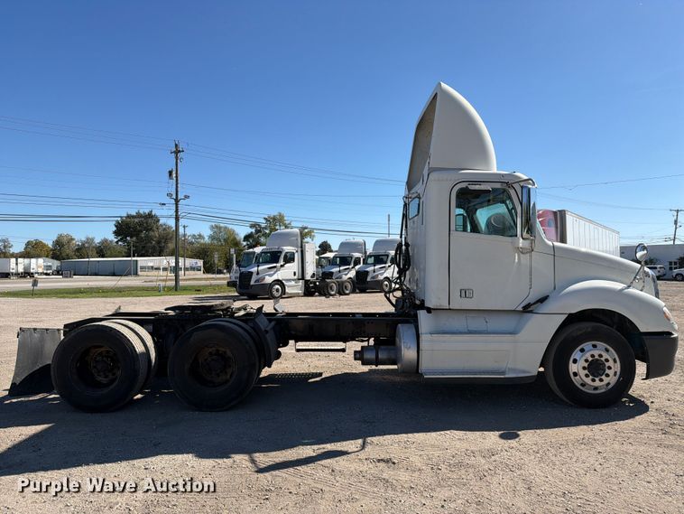 image for item FC3451 2014 Freightliner Columbia semi truck