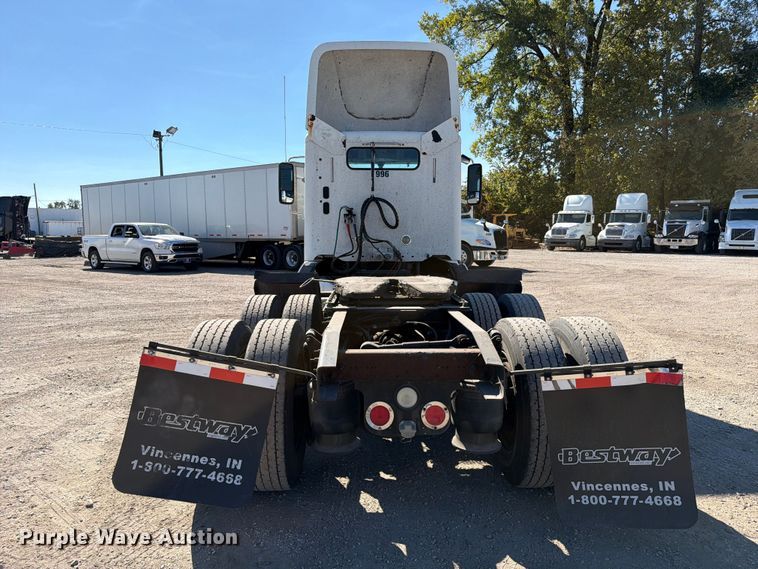 image for item FC3451 2014 Freightliner Columbia semi truck