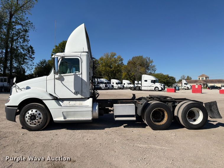 image for item FC3451 2014 Freightliner Columbia semi truck