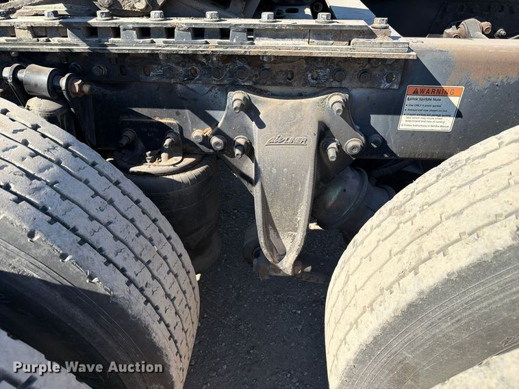 image for item FC3451 2014 Freightliner Columbia semi truck