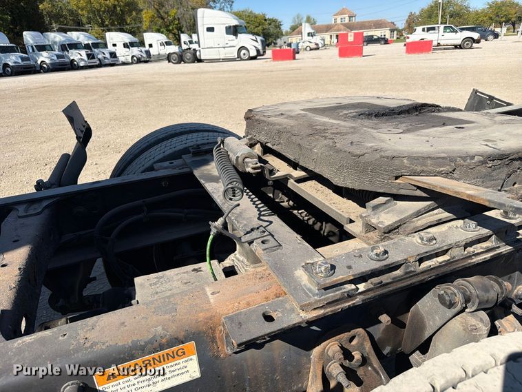 image for item FC3451 2014 Freightliner Columbia semi truck