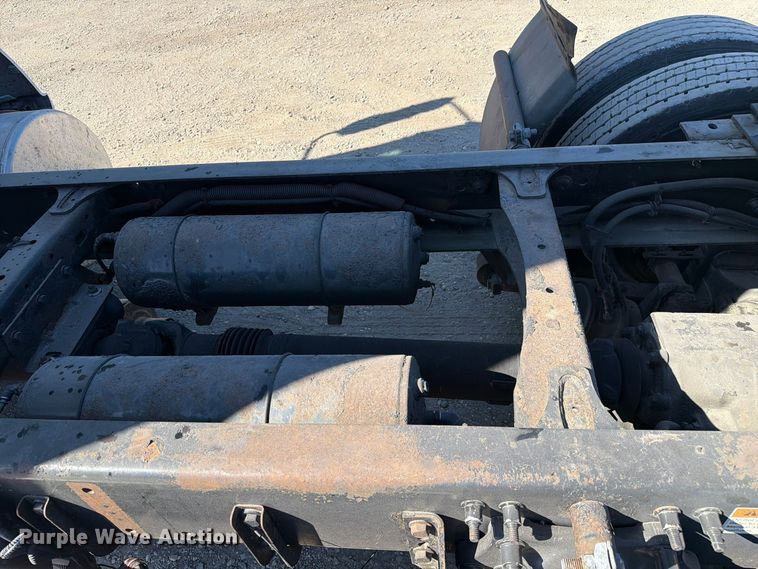 image for item FC3451 2014 Freightliner Columbia semi truck