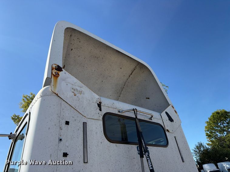 image for item FC3451 2014 Freightliner Columbia semi truck