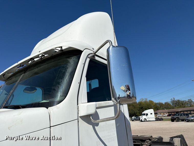 image for item FC3451 2014 Freightliner Columbia semi truck