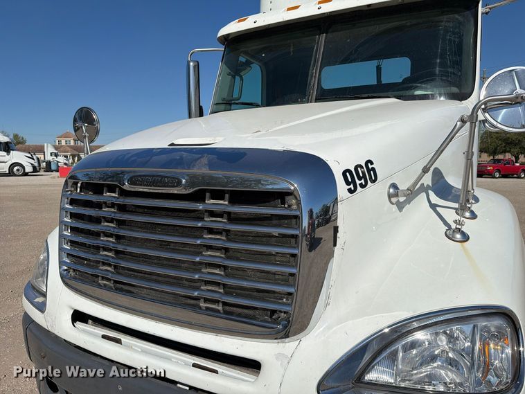 image for item FC3451 2014 Freightliner Columbia semi truck