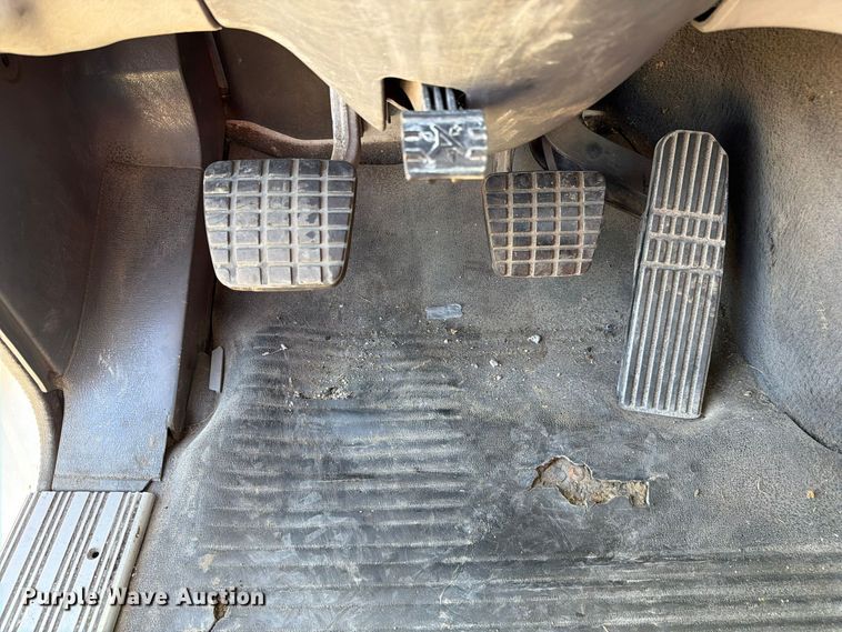 image for item FC3451 2014 Freightliner Columbia semi truck