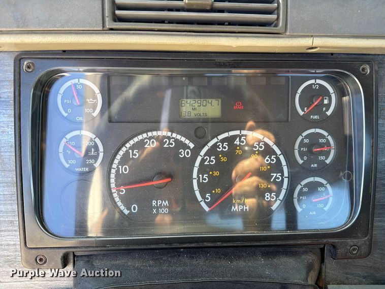 image for item FC3451 2014 Freightliner Columbia semi truck
