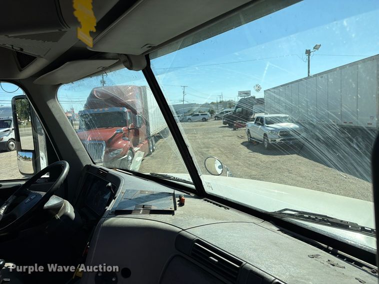 image for item FC3451 2014 Freightliner Columbia semi truck