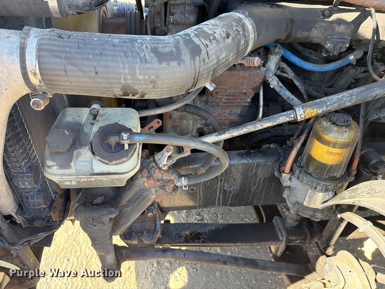 image for item FC3451 2014 Freightliner Columbia semi truck