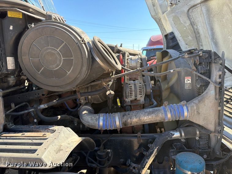 image for item FC3451 2014 Freightliner Columbia semi truck