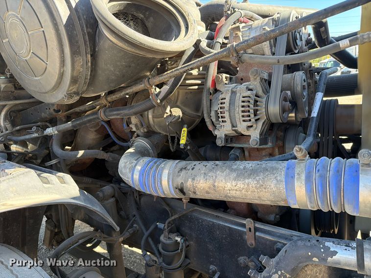 image for item FC3451 2014 Freightliner Columbia semi truck