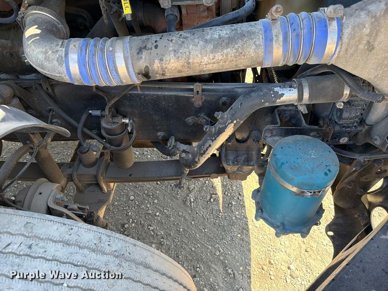 image for item FC3451 2014 Freightliner Columbia semi truck