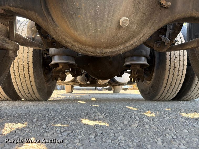 image for item FC3451 2014 Freightliner Columbia semi truck