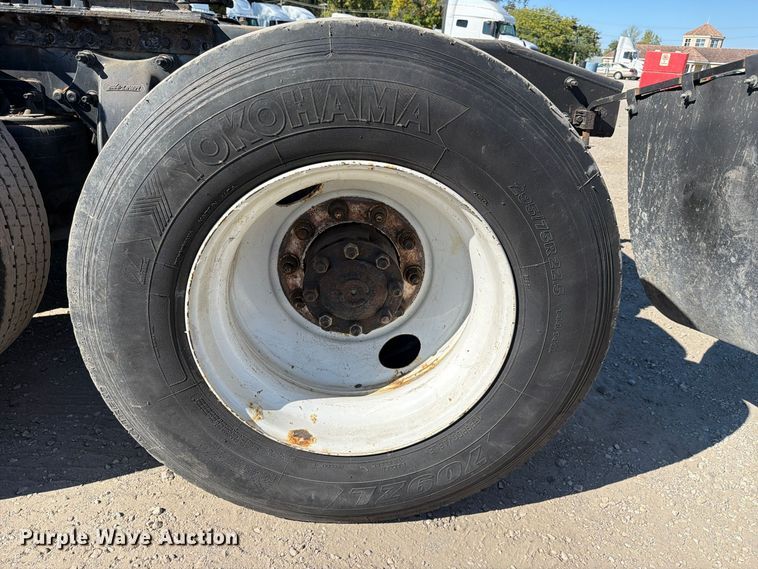 image for item FC3451 2014 Freightliner Columbia semi truck
