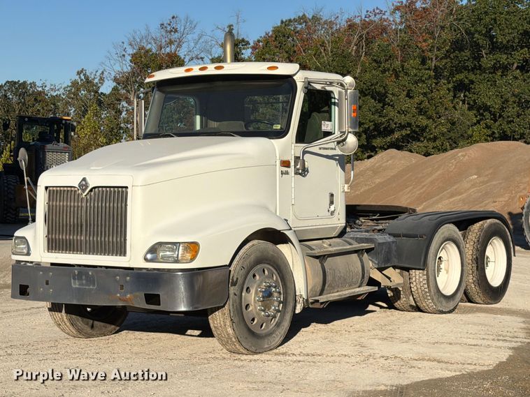 image for item FG0831 2007 International 9400i semi truck