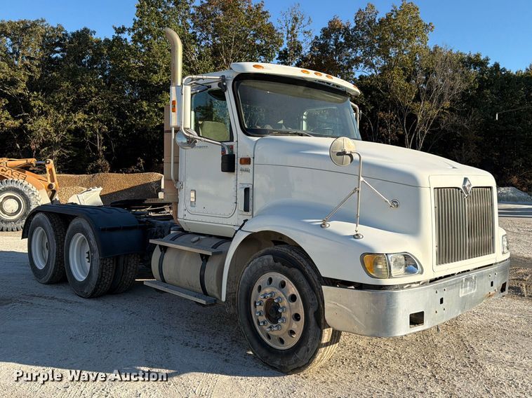 image for item FG0831 2007 International 9400i semi truck