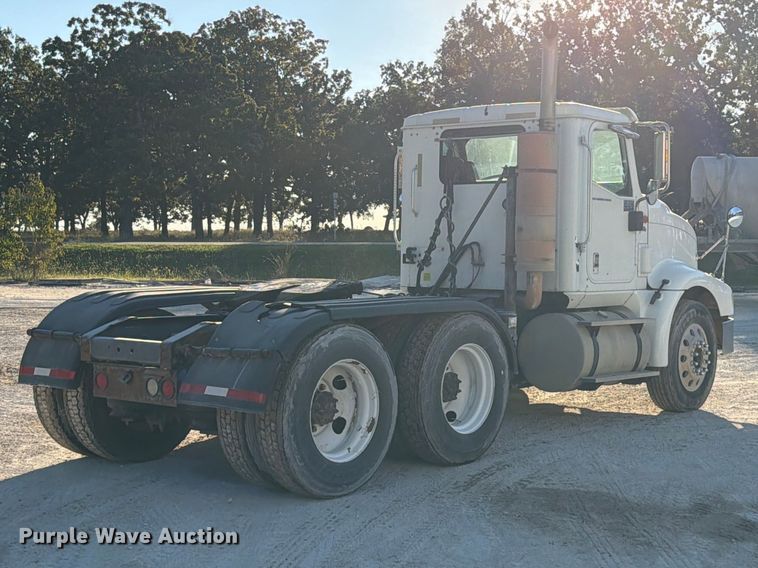 image for item FG0831 2007 International 9400i semi truck