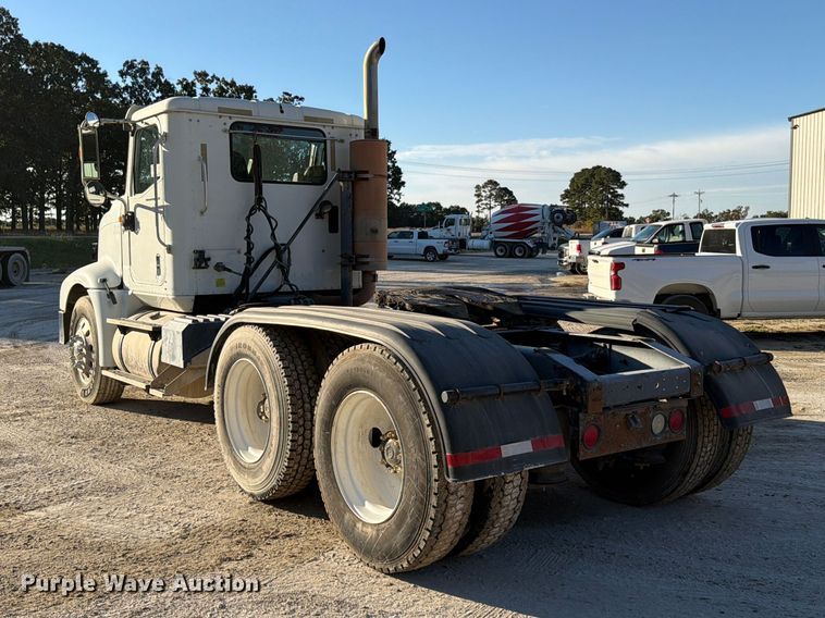 image for item FG0831 2007 International 9400i semi truck