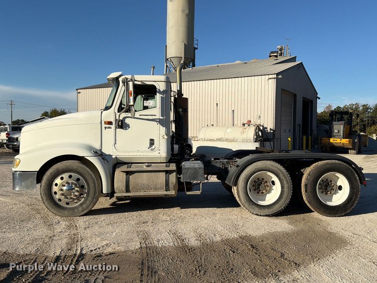 image for item FG0831 2007 International 9400i semi truck