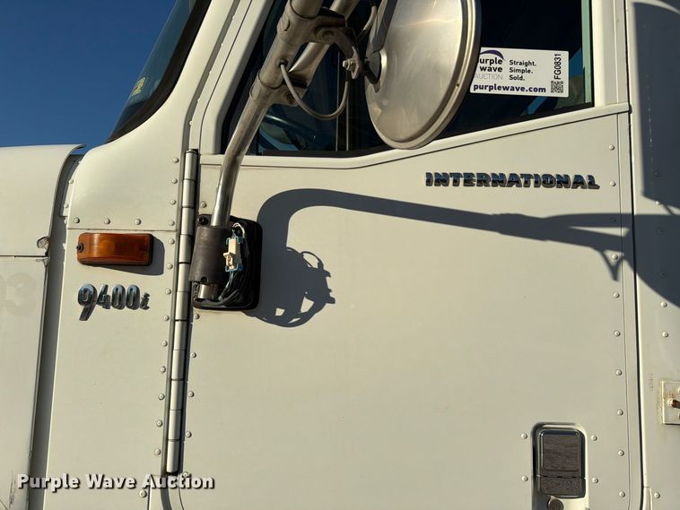 image for item FG0831 2007 International 9400i semi truck