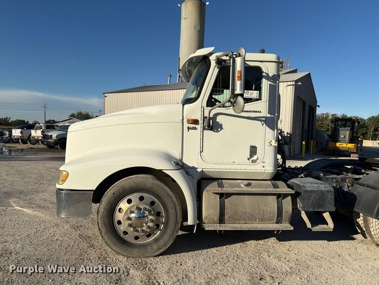 image for item FG0831 2007 International 9400i semi truck