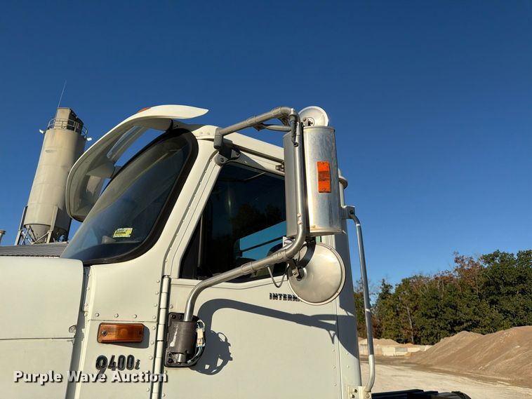 image for item FG0831 2007 International 9400i semi truck