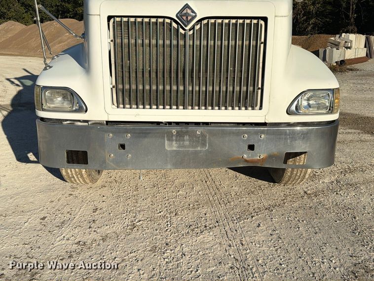 image for item FG0831 2007 International 9400i semi truck