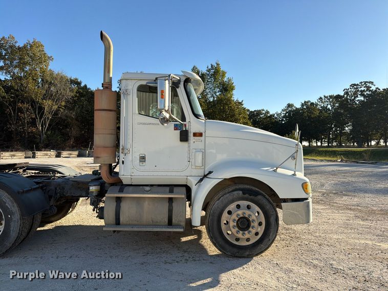 image for item FG0831 2007 International 9400i semi truck
