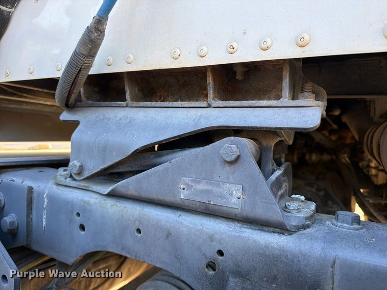 image for item FG0831 2007 International 9400i semi truck