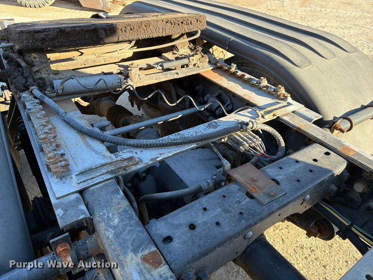 image for item FG0831 2007 International 9400i semi truck