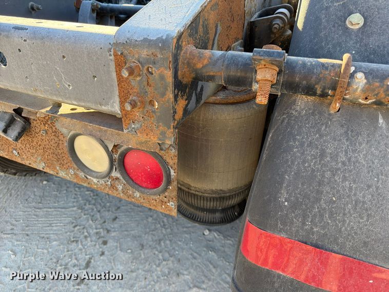 image for item FG0831 2007 International 9400i semi truck