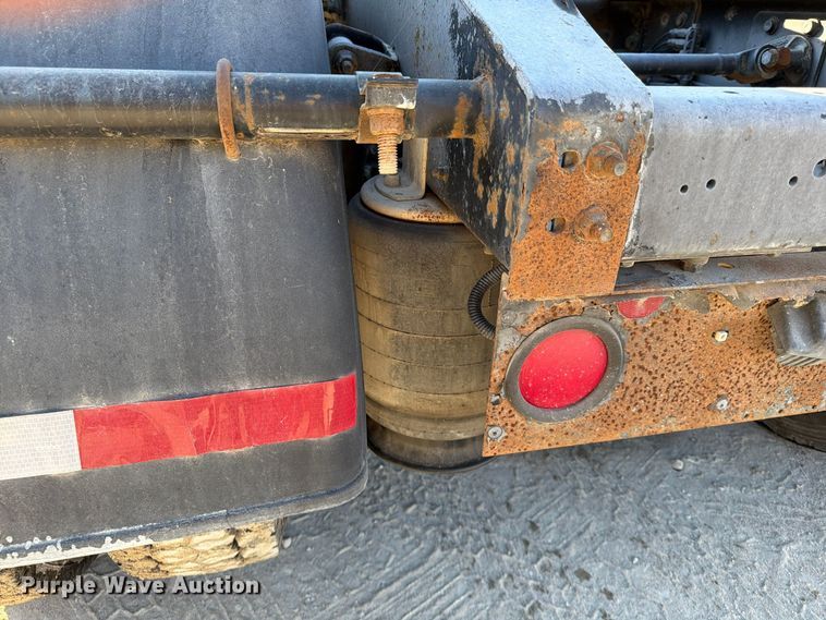 image for item FG0831 2007 International 9400i semi truck