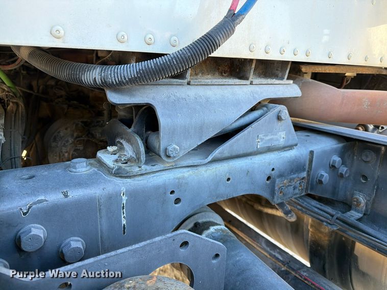 image for item FG0831 2007 International 9400i semi truck