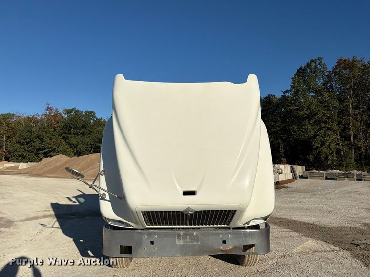 image for item FG0831 2007 International 9400i semi truck