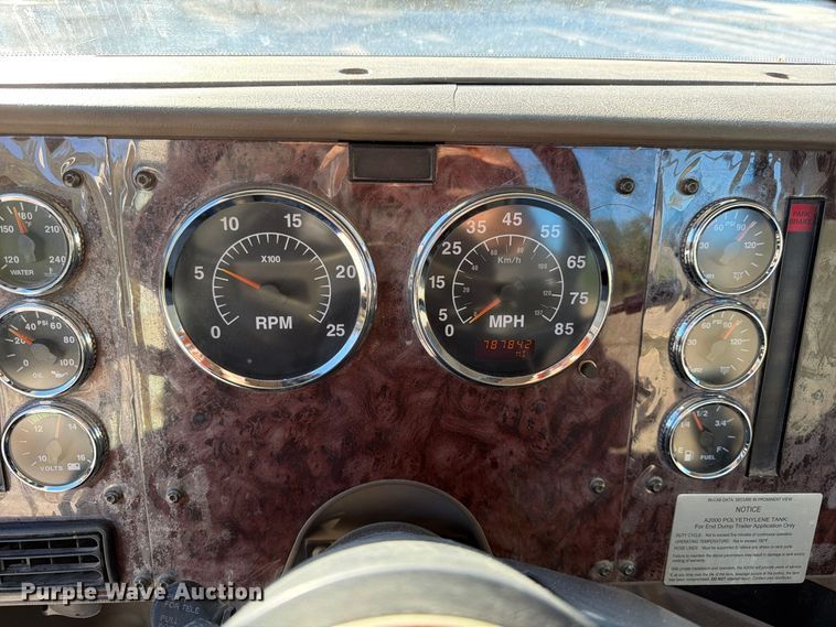 image for item FG0831 2007 International 9400i semi truck