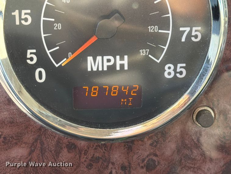 image for item FG0831 2007 International 9400i semi truck