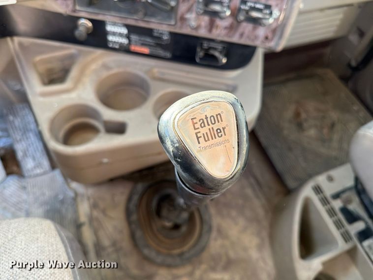 image for item FG0831 2007 International 9400i semi truck
